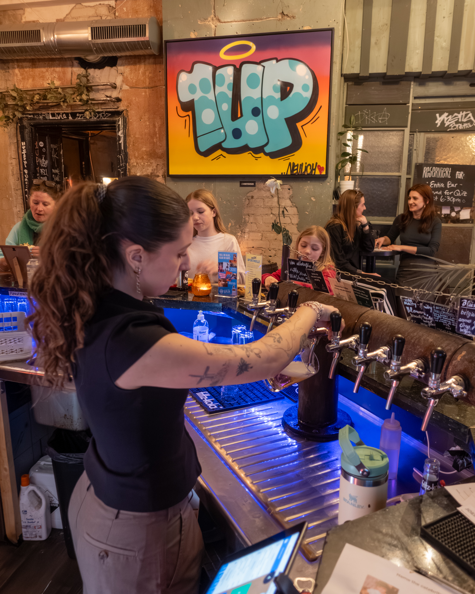 Beer being served at Neulich